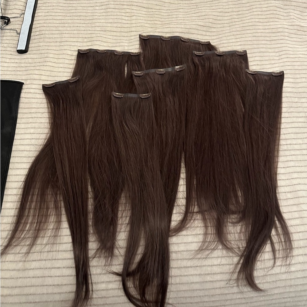 BELLAMI BRAND *NEVER WORN* Walnut color 22” hair extensions